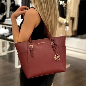MICHAEL KORS CHARLOTTE LARGE  LEATHER TOTE IN DARK CHERRY NEW